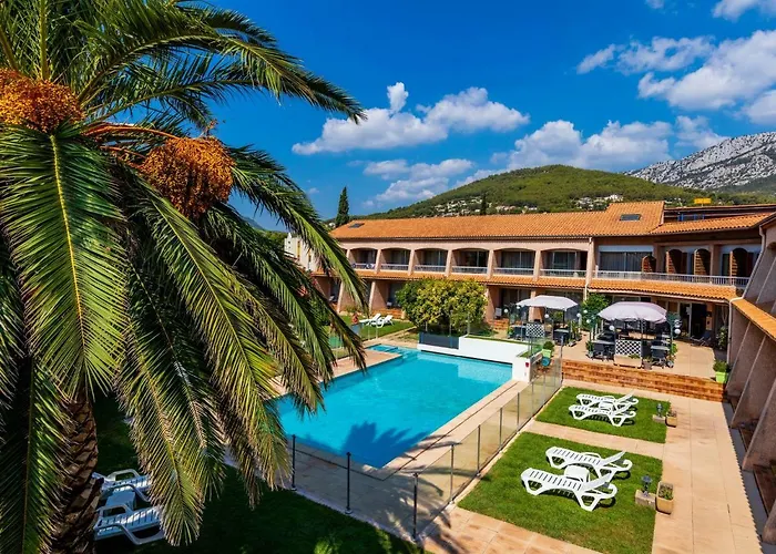 Noemys Toulon La Valette - Hotel Restaurant Avec Piscine